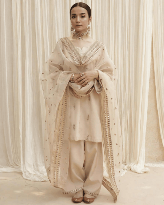 Golden Petal – Luxury 3-Piece Suit for Women