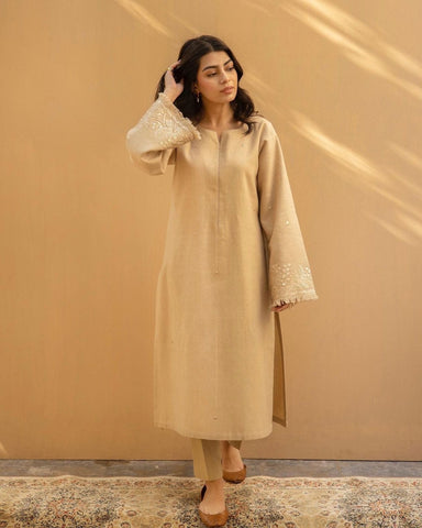 Beige Blossom – Stylish 2-Piece Suit for Women